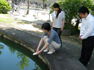 水の上での放射線測定